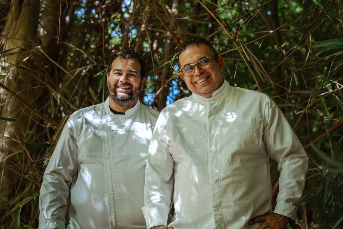 All'interno dell'hotel, il ristorante Sanabria Típicamente Santa Cruz, firmato dai fratelli Juan Carlos e Jonathan Padrón